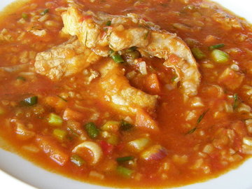 Trintų pomidorų sriuba su šonkauliukais