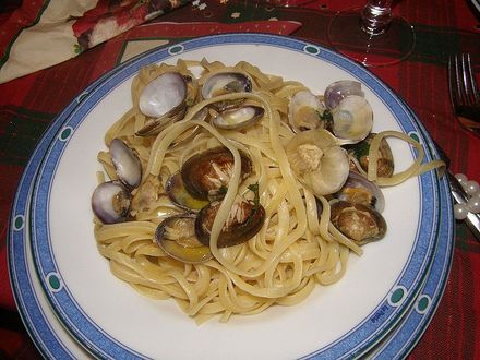 Spaghetti con le vongole, spagečių su moliuskais - tradicinis patiekalas Neapolyje.