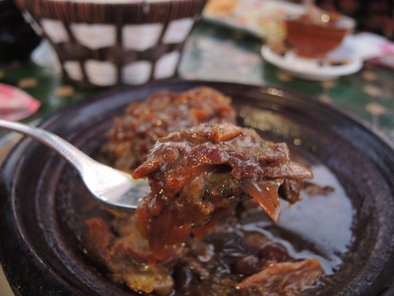 Marokešo restoranai, El Kennaria riade patiekė nuostabų ožiuką ( berberian Tagine)