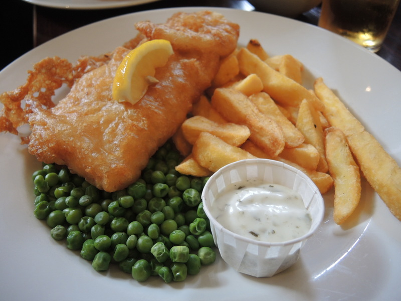 Ką valgyti Londone fritiurinta žuvis fish and chips