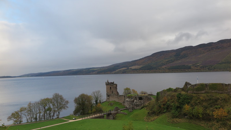 Urguhart pilies griuvėsiai šalia Lochneso ežero, kelionė po Škotiją
