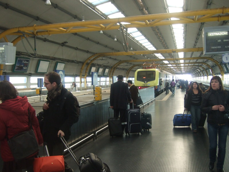 Kaip pasiekti Romą iš oro uosto Fiumicini geležinkelio stotis