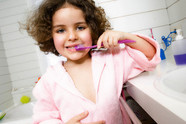 kaip valyti dantis vaikui
