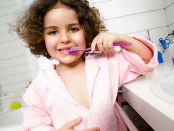 kaip valyti dantis vaikui