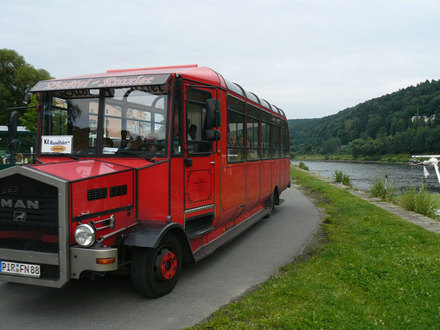 12 Raudonasis autobusas