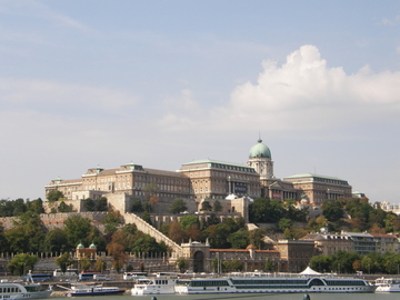 Budos pilis nuo Dunojaus krantinės