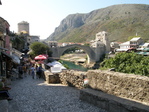 Mostaras, krantinė ir vaizdas į tiltą