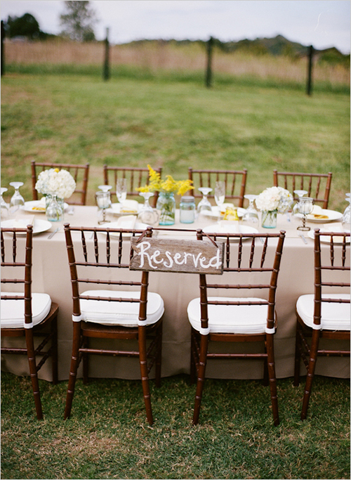 Vintažinis vestuvių stalas lauke