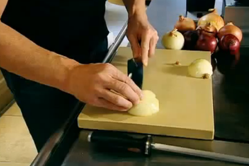 Kaip supjaustyti svogūną