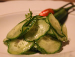 Tailandietiškos agurkų salotos