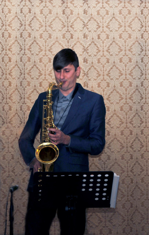 Saksofonas - muzikiniam fonui sudaryti (saksofonistas Tomas Čiukauskas)